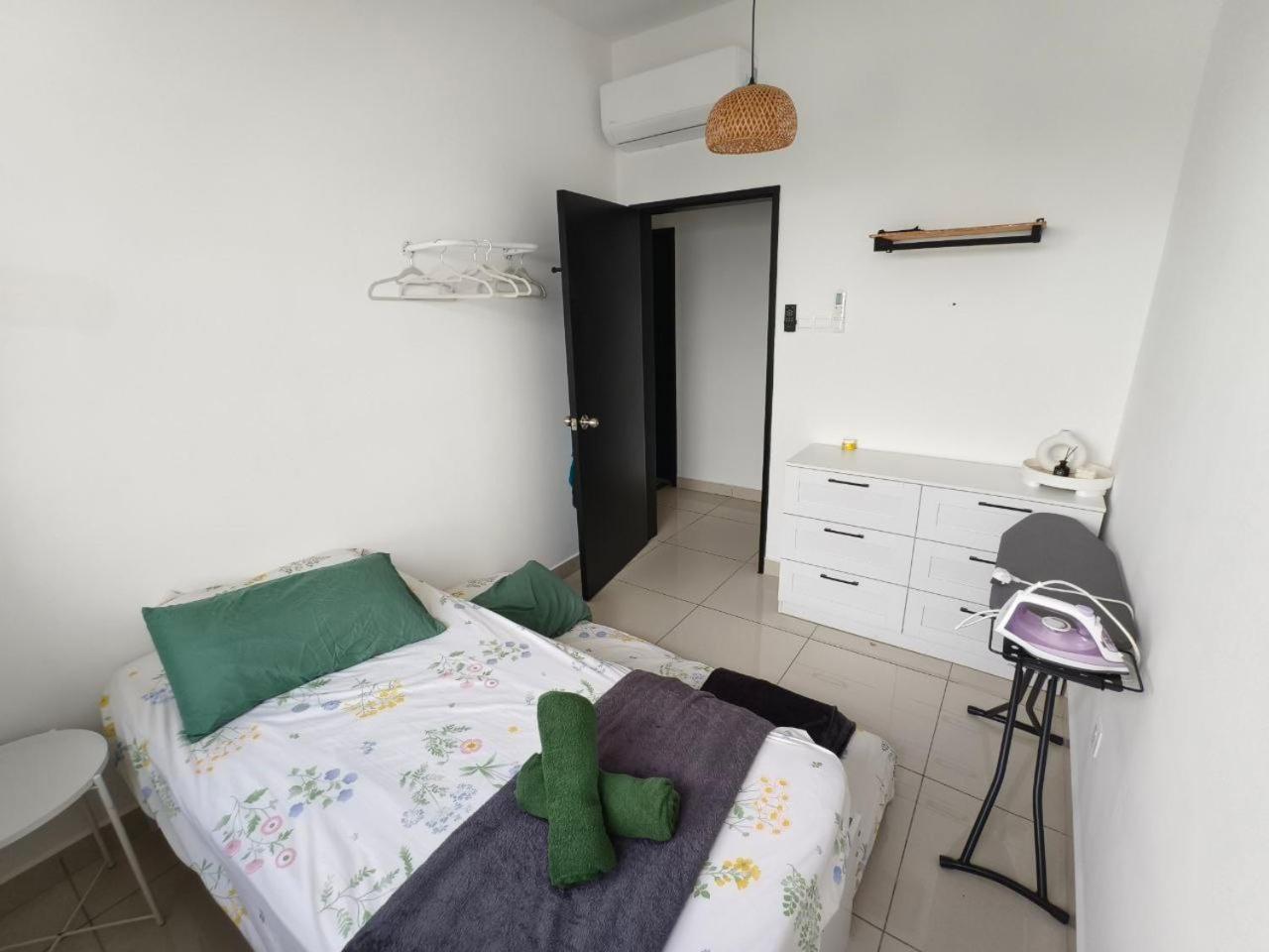 The Moon Homestay At Путраджая Екстериор снимка